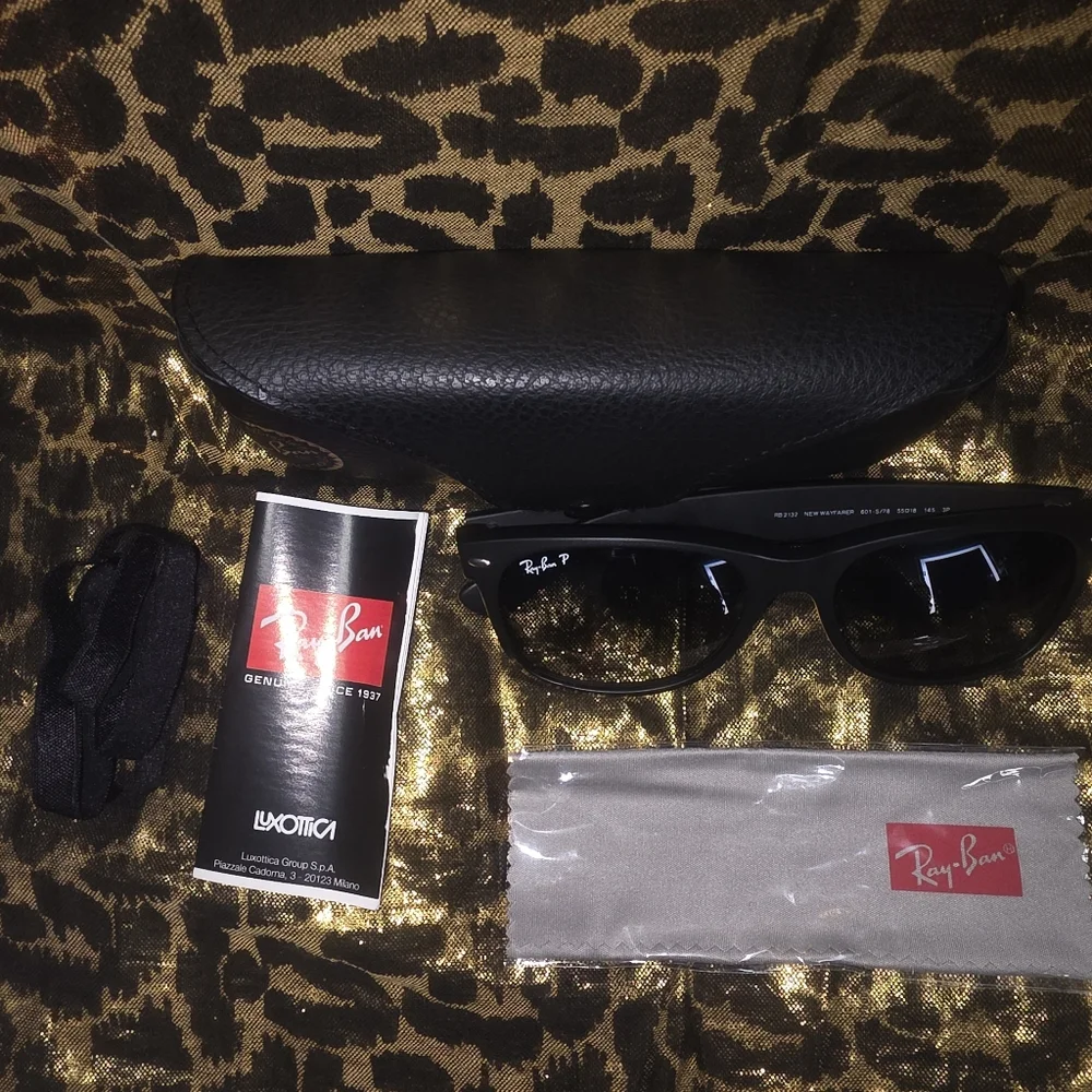 Ray-Ban Black Sunglasses Unisex